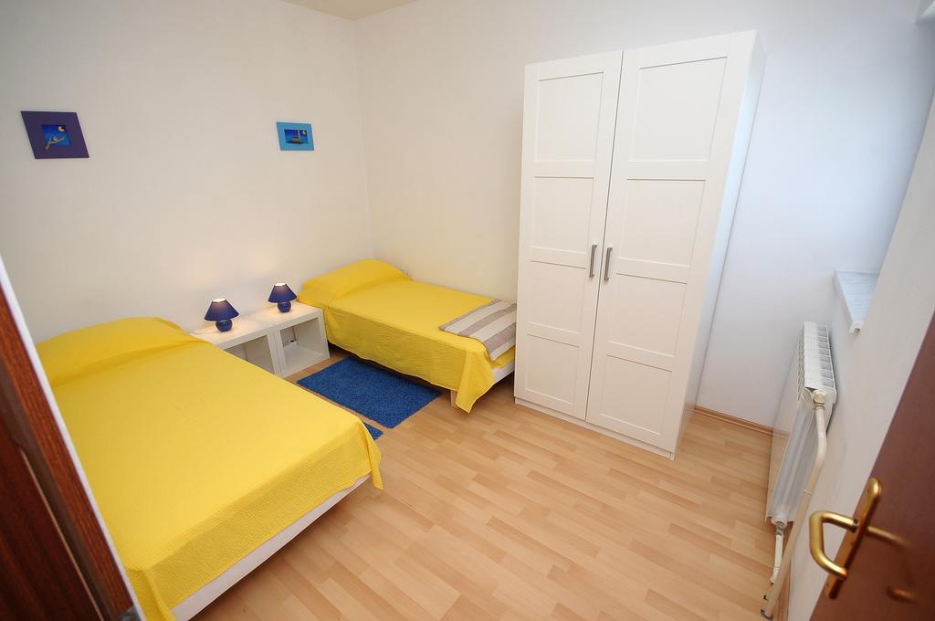 Apartament Vv Pula Zimmer foto