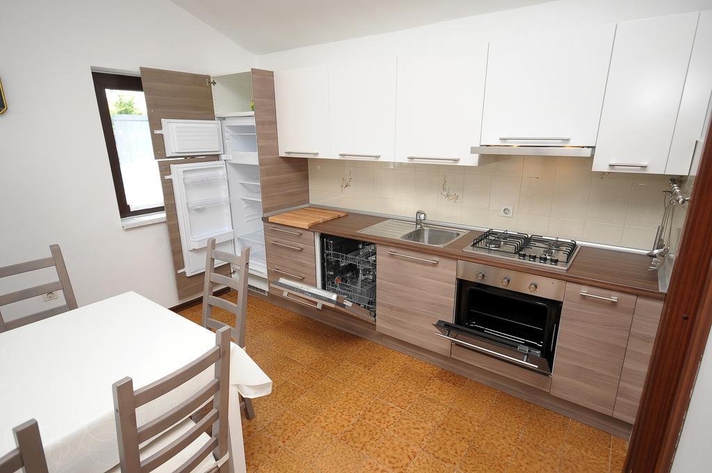 Apartament Vv Pula Zimmer foto