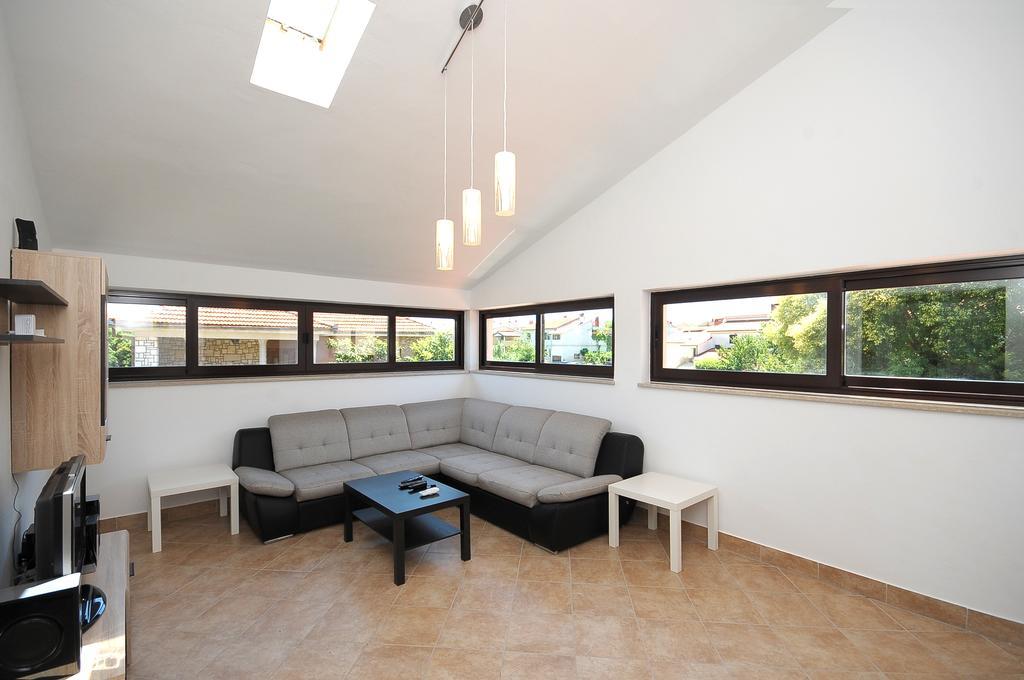 Apartament Vv Pula Zimmer foto